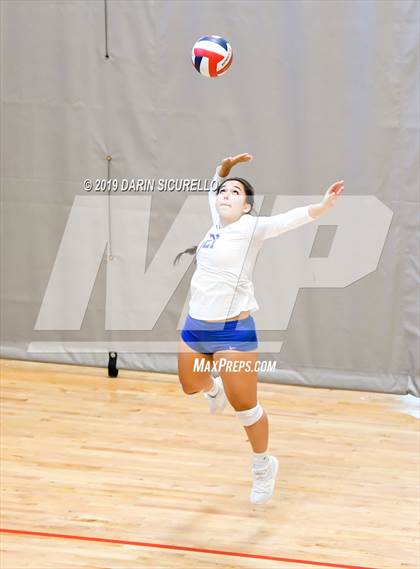 Thumbnail 1 in Bishop Gorman vs. Santa Fe  (NIKE Tournament of Champions) photogallery.