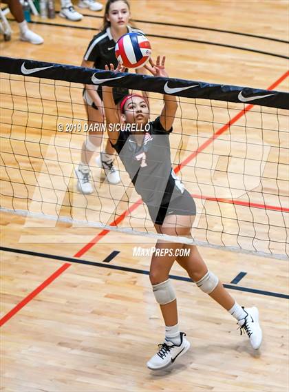 Thumbnail 1 in Bishop Gorman vs. Santa Fe  (NIKE Tournament of Champions) photogallery.