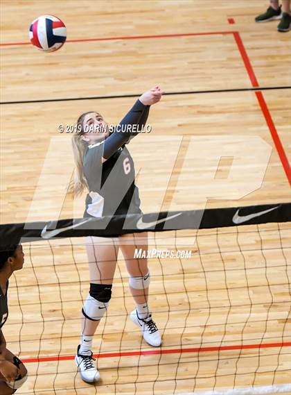 Thumbnail 3 in Bishop Gorman vs. Santa Fe  (NIKE Tournament of Champions) photogallery.