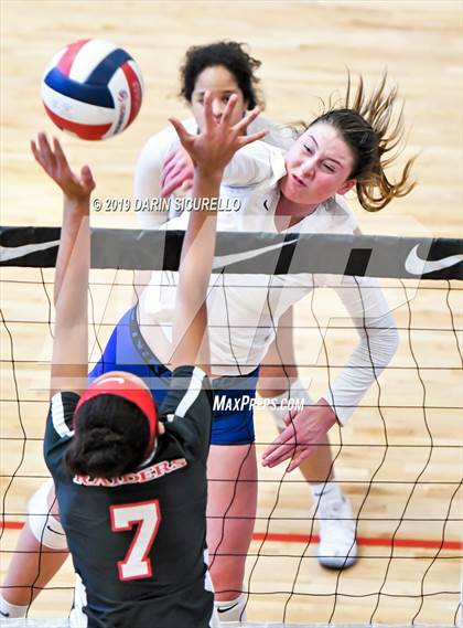 Thumbnail 1 in Bishop Gorman vs. Santa Fe  (NIKE Tournament of Champions) photogallery.