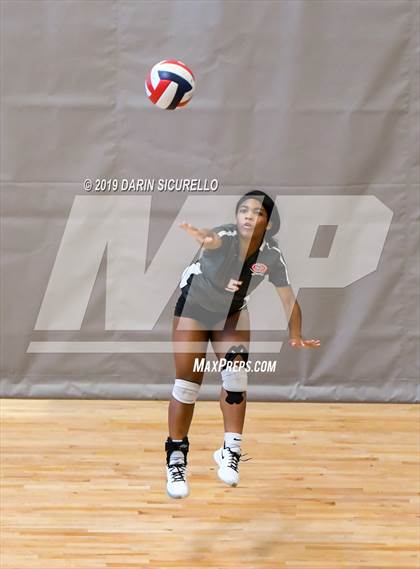 Thumbnail 1 in Bishop Gorman vs. Santa Fe  (NIKE Tournament of Champions) photogallery.