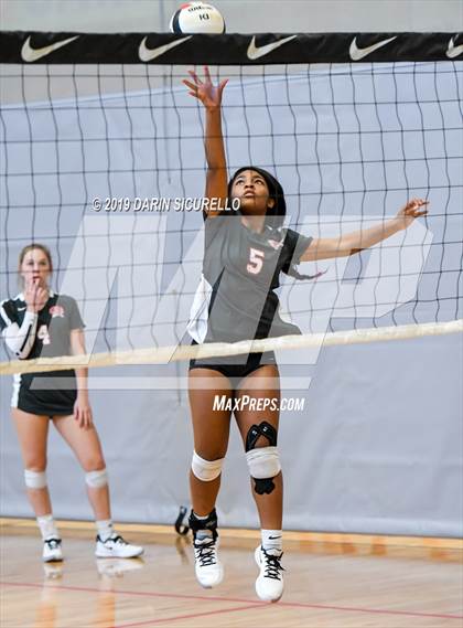 Thumbnail 1 in Bishop Gorman vs. Santa Fe  (NIKE Tournament of Champions) photogallery.
