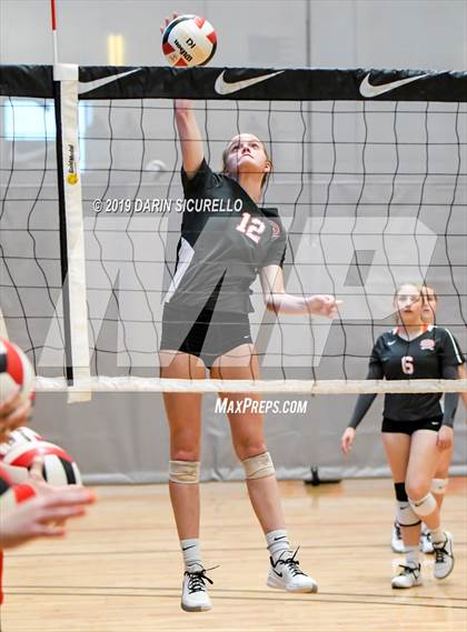 Thumbnail 2 in Bishop Gorman vs. Santa Fe  (NIKE Tournament of Champions) photogallery.