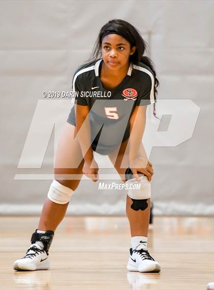 Thumbnail 1 in Bishop Gorman vs. Santa Fe  (NIKE Tournament of Champions) photogallery.