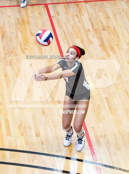 Thumbnail 2 in Bishop Gorman vs. Santa Fe  (NIKE Tournament of Champions) photogallery.