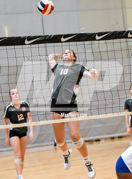 Thumbnail 1 in Bishop Gorman vs. Santa Fe  (NIKE Tournament of Champions) photogallery.