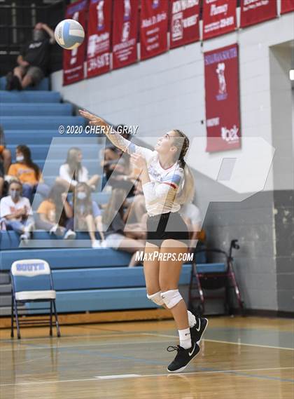 Thumbnail 2 in Sullivan Central @ Sullivan South photogallery.