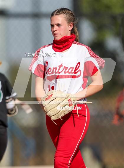 Thumbnail 1 in Fossil Ridge vs. Grand Junction Central (CHSAA 5A Semifinal) photogallery.