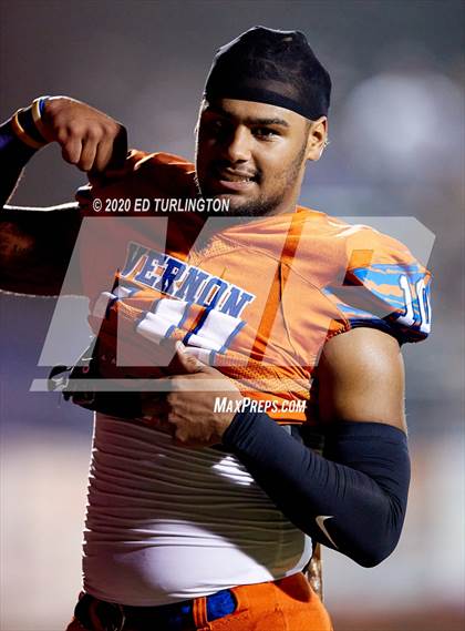 Thumbnail 1 in Vernon vs. Baker (FHSAA 1A Regional Playoff) photogallery.