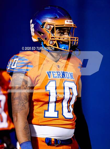 Thumbnail 3 in Vernon vs. Baker (FHSAA 1A Regional Playoff) photogallery.