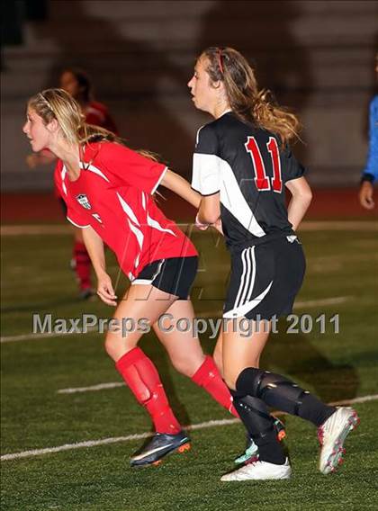 Thumbnail 3 in Flintridge Sacred Heart vs. San Clemente (CIF SS D1 Final) photogallery.