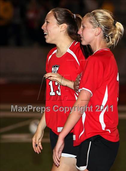 Thumbnail 3 in Flintridge Sacred Heart vs. San Clemente (CIF SS D1 Final) photogallery.