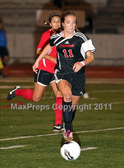 Thumbnail 3 in Flintridge Sacred Heart vs. San Clemente (CIF SS D1 Final) photogallery.