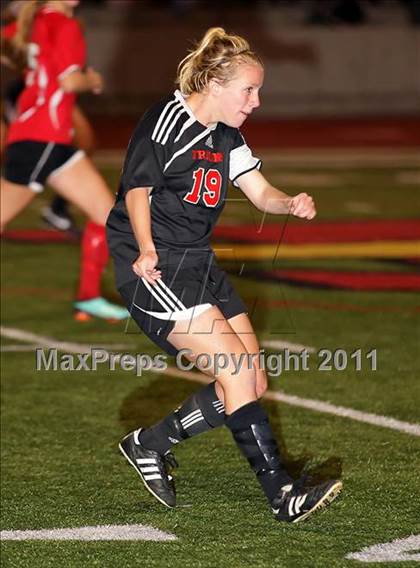 Thumbnail 3 in Flintridge Sacred Heart vs. San Clemente (CIF SS D1 Final) photogallery.