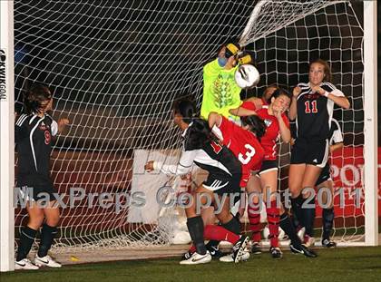 Thumbnail 2 in Flintridge Sacred Heart vs. San Clemente (CIF SS D1 Final) photogallery.