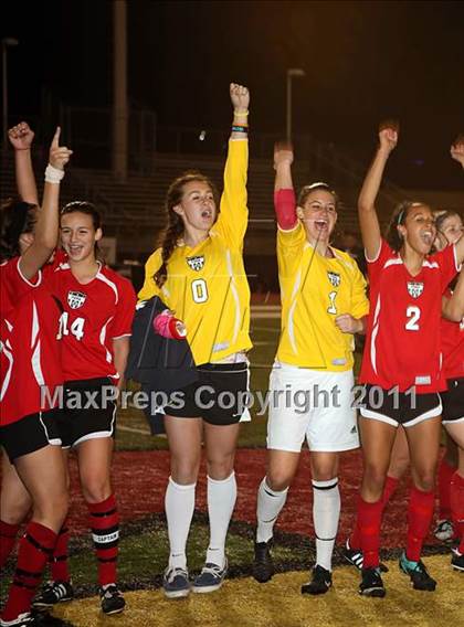 Thumbnail 2 in Flintridge Sacred Heart vs. San Clemente (CIF SS D1 Final) photogallery.
