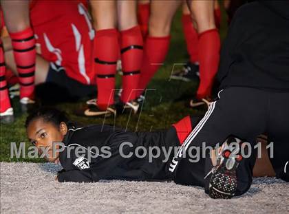 Thumbnail 3 in Flintridge Sacred Heart vs. San Clemente (CIF SS D1 Final) photogallery.