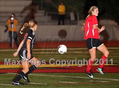 Thumbnail 3 in Flintridge Sacred Heart vs. San Clemente (CIF SS D1 Final) photogallery.