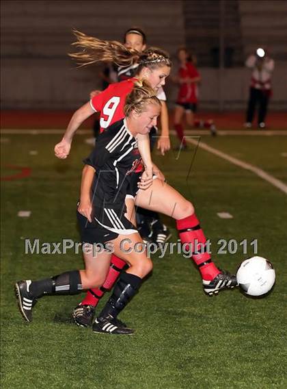 Thumbnail 2 in Flintridge Sacred Heart vs. San Clemente (CIF SS D1 Final) photogallery.