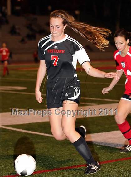Thumbnail 3 in Flintridge Sacred Heart vs. San Clemente (CIF SS D1 Final) photogallery.