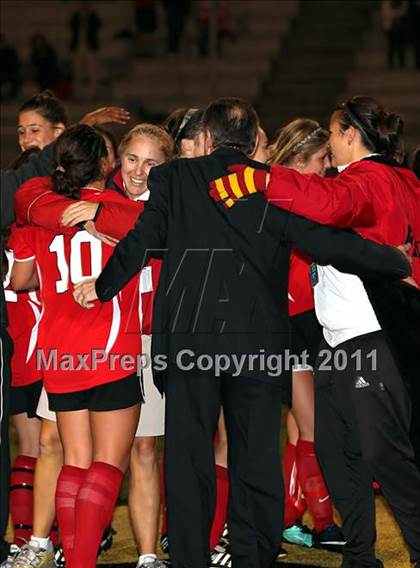 Thumbnail 2 in Flintridge Sacred Heart vs. San Clemente (CIF SS D1 Final) photogallery.