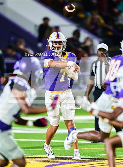 Thumbnail 1 in Lufkin @ Ball photogallery.