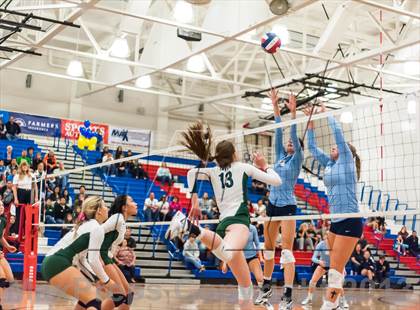 Thumbnail 2 in Sacred Heart Cathedral vs Valley Christian (CIF CCS D3 Final)  photogallery.