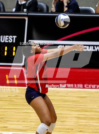 Thumbnail 2 in Lovejoy vs. Manvel (UIL Volleyball 5A Semi-Finals)  photogallery.