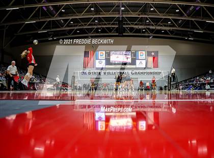 Thumbnail 2 in Lovejoy vs. Manvel (UIL Volleyball 5A Semi-Finals)  photogallery.