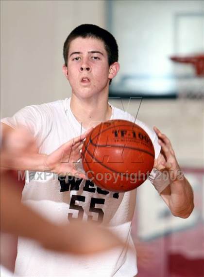 Thumbnail 1 in West Torrance vs. Diamond Ranch (Pacific Shores Tournament) photogallery.