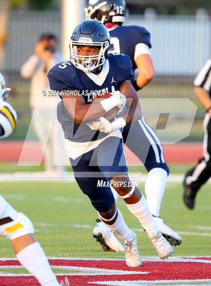 Thumbnail 1 in Crespi vs. Loyola photogallery.