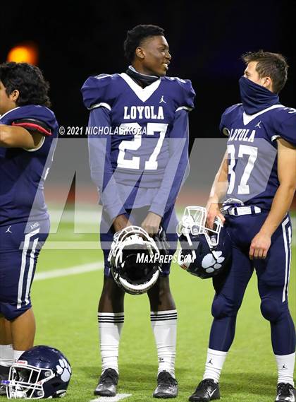 Thumbnail 3 in Crespi vs. Loyola photogallery.