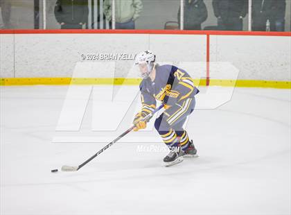 Thumbnail 2 in Xaverian Brothers vs Hingham (Holiday Classic Championship Game) photogallery.