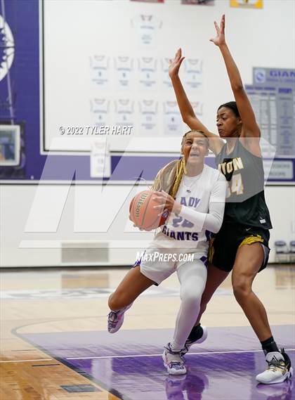Thumbnail 3 in Avon vs. Ben Davis (Ben Davis Holiday Classic) photogallery.