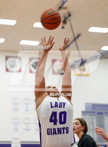 Thumbnail 2 in Avon vs. Ben Davis (Ben Davis Holiday Classic) photogallery.