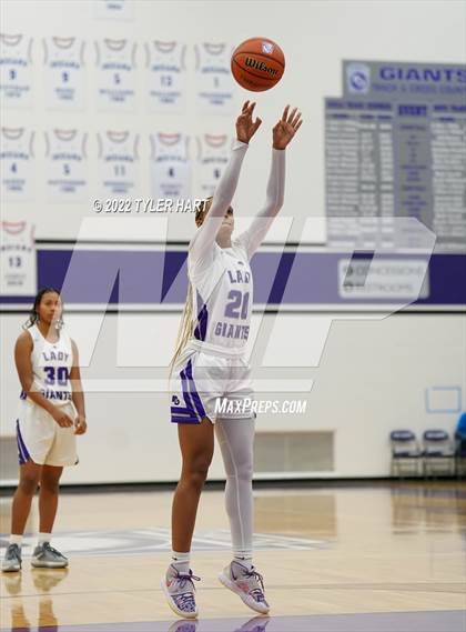 Thumbnail 3 in Avon vs. Ben Davis (Ben Davis Holiday Classic) photogallery.