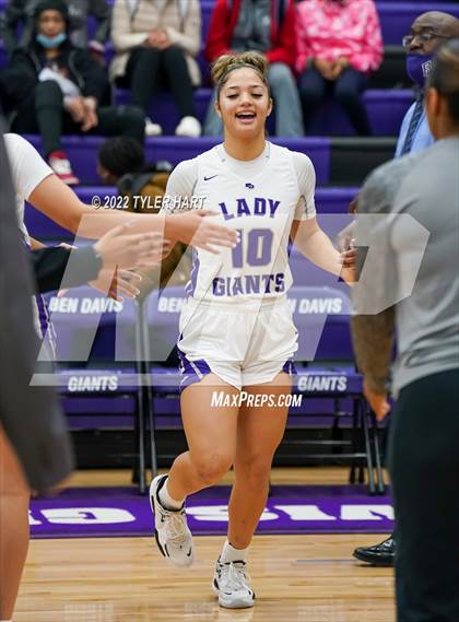 Thumbnail 3 in Avon vs. Ben Davis (Ben Davis Holiday Classic) photogallery.