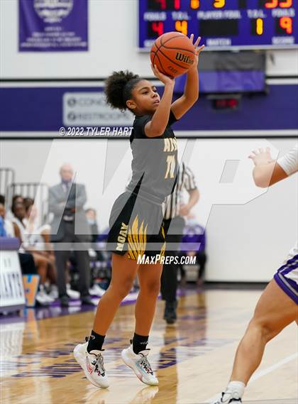 Thumbnail 3 in Avon vs. Ben Davis (Ben Davis Holiday Classic) photogallery.