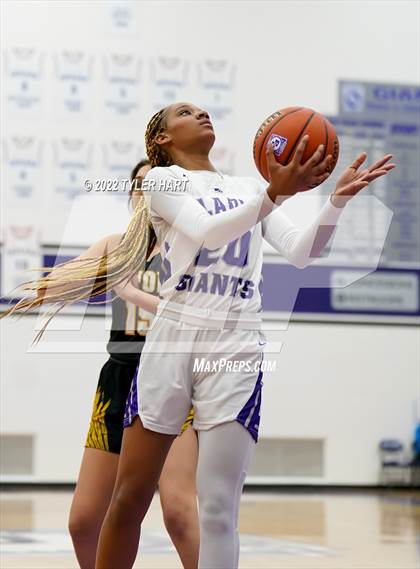 Thumbnail 3 in Avon vs. Ben Davis (Ben Davis Holiday Classic) photogallery.