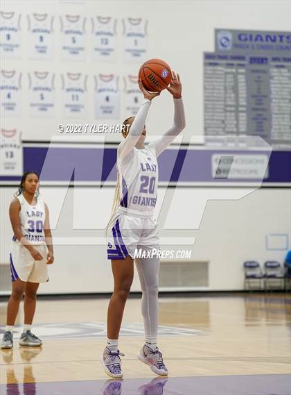 Thumbnail 2 in Avon vs. Ben Davis (Ben Davis Holiday Classic) photogallery.