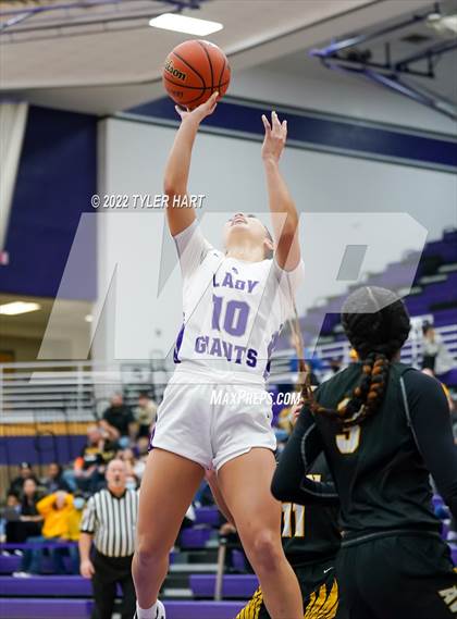 Thumbnail 1 in Avon vs. Ben Davis (Ben Davis Holiday Classic) photogallery.