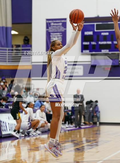 Thumbnail 3 in Avon vs. Ben Davis (Ben Davis Holiday Classic) photogallery.
