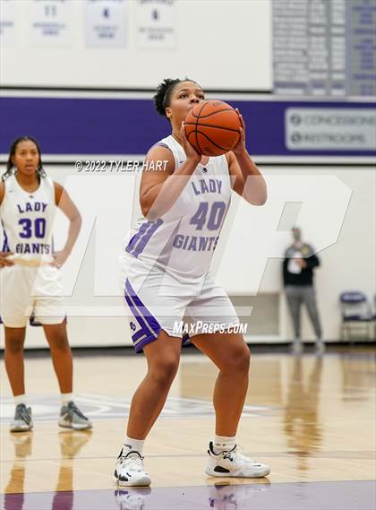 Thumbnail 3 in Avon vs. Ben Davis (Ben Davis Holiday Classic) photogallery.