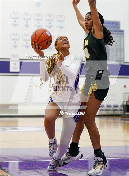 Thumbnail 1 in Avon vs. Ben Davis (Ben Davis Holiday Classic) photogallery.