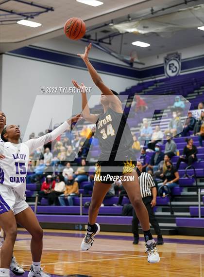 Thumbnail 2 in Avon vs. Ben Davis (Ben Davis Holiday Classic) photogallery.