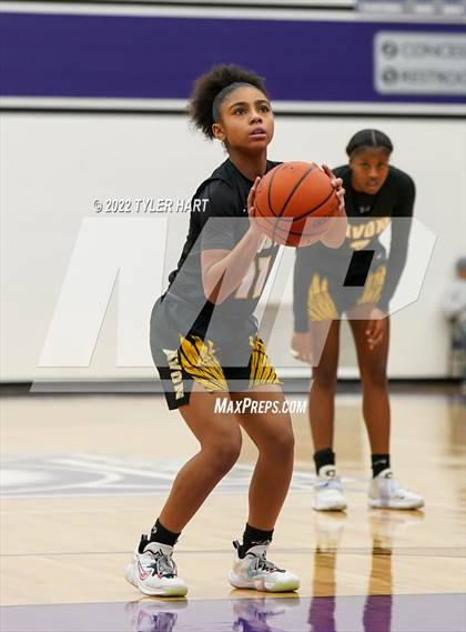 Thumbnail 3 in Avon vs. Ben Davis (Ben Davis Holiday Classic) photogallery.