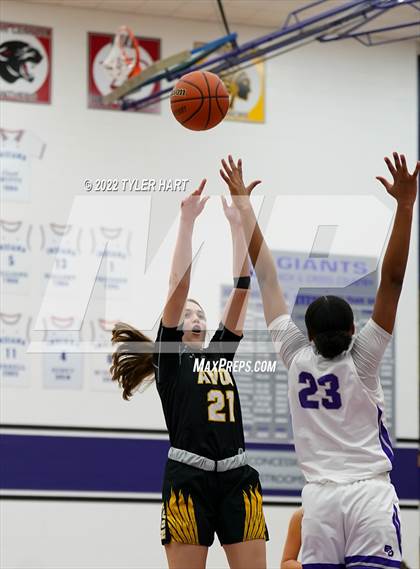 Thumbnail 2 in Avon vs. Ben Davis (Ben Davis Holiday Classic) photogallery.