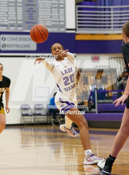 Thumbnail 1 in Avon vs. Ben Davis (Ben Davis Holiday Classic) photogallery.