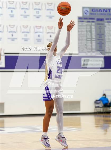 Thumbnail 3 in Avon vs. Ben Davis (Ben Davis Holiday Classic) photogallery.