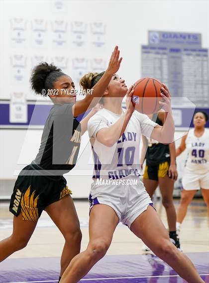 Thumbnail 2 in Avon vs. Ben Davis (Ben Davis Holiday Classic) photogallery.